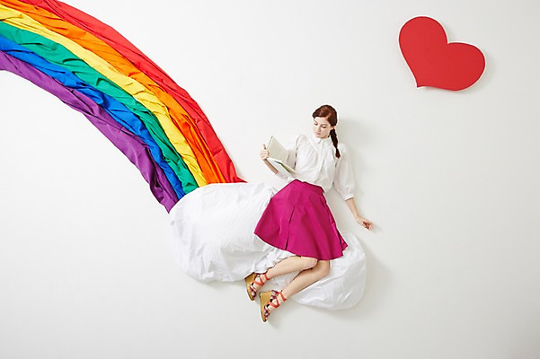 포토 JPG 스튜디오촬영 전신 서양인 외국인 구름 우먼라이프 라이프스타일 여자 무지개 모션 실내 한명 들기 사람 앉기 20대 성인 앞모습 책 하이앵글 독서 하트 청년만 청년여자만 청년여자한명만 성인여자한명만 국내포토 자연요소 모양 1 뷰포인트 인종 청년 내부 생활 여자만 여자한명만 성인여자만 성인만 파일형식