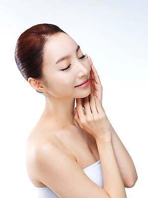 포토 JPG 스튜디오촬영 우먼라이프 라이프스타일 여자 모션 실내 한명 미소 사람 손짓 상반신 20대 성인 옆모습 화장 뷰티 눈감음 깨끗함 한국인 변화 매끈함 과정 의료성형뷰티 청년만 청년여자만 청년여자한명만 성인여자한명만 국내포토 1 뷰포인트 컨셉 표정 동양인 청년 내부 생활 감각 여자만 여자한명만 성인여자만 성인만 파일형식