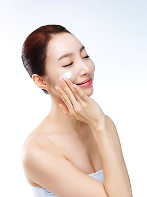 포토 JPG 스튜디오촬영 우먼라이프 라이프스타일 여자 모션 실내 한명 미소 사람 손짓 상반신 20대 성인 옆모습 화장 뷰티 눈감음 한국인 변화 매끈함 바르기 로션 과정 의료성형뷰티 청년만 청년여자만 청년여자한명만 성인여자한명만 국내포토 1 뷰포인트 컨셉 표정 동양인 청년 내부 생활 화장품 감각 여자만 여자한명만 성인여자만 성인만 파일형식