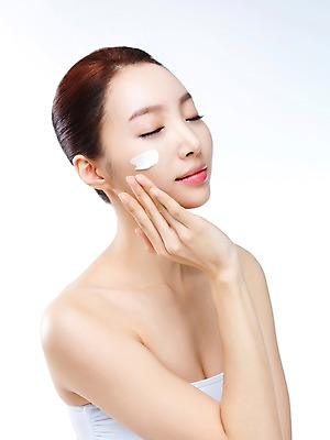 포토 JPG 스튜디오촬영 우먼라이프 라이프스타일 여자 모션 실내 한명 미소 사람 손짓 상반신 20대 성인 옆모습 화장 뷰티 눈감음 한국인 변화 매끈함 바르기 로션 과정 의료성형뷰티 청년만 청년여자만 청년여자한명만 성인여자한명만 국내포토 1 뷰포인트 컨셉 표정 동양인 청년 내부 생활 화장품 감각 여자만 여자한명만 성인여자만 성인만 파일형식