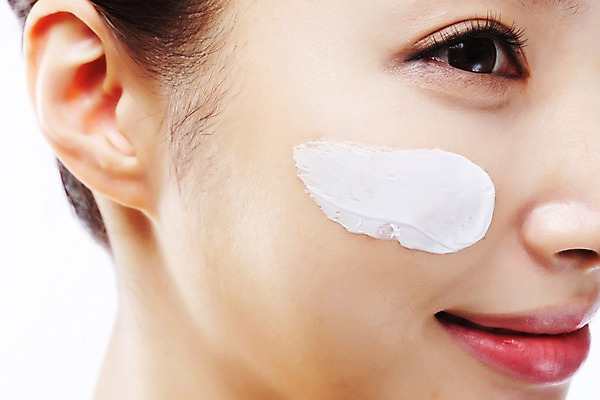 포토 JPG 스튜디오촬영 우먼라이프 라이프스타일 여자 얼굴 모션 실내 한명 미소 사람 근접촬영 20대 성인 신체부위 화장 뷰티 한국인 변화 매끈함 바르기 로션 과정 의료성형뷰티 청년만 청년여자만 청년여자한명만 성인여자한명만 국내포토 1 뷰포인트 컨셉 표정 동양인 청년 내부 생활 화장품 감각 여자만 여자한명만 성인여자만 성인만 파일형식