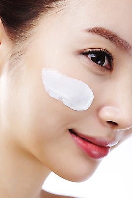 포토 JPG 스튜디오촬영 우먼라이프 라이프스타일 여자 얼굴 모션 실내 한명 미소 사람 근접촬영 20대 성인 신체부위 화장 뷰티 한국인 변화 매끈함 바르기 로션 과정 의료성형뷰티 청년만 청년여자만 청년여자한명만 성인여자한명만 국내포토 1 뷰포인트 컨셉 표정 동양인 청년 내부 생활 화장품 감각 여자만 여자한명만 성인여자만 성인만 파일형식