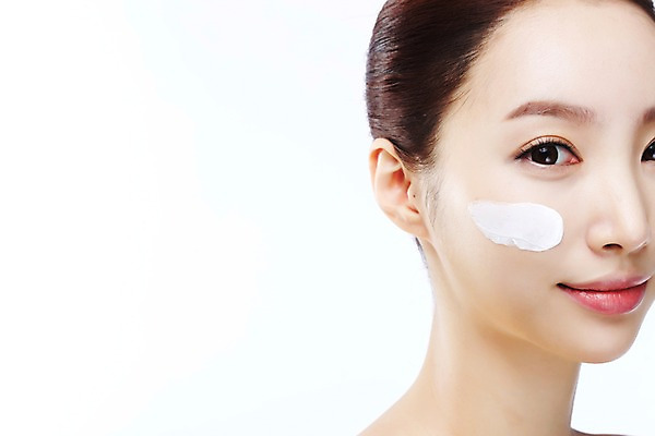 포토 JPG 스튜디오촬영 우먼라이프 라이프스타일 여자 얼굴 모션 실내 한명 미소 사람 상반신 20대 성인 앞모습 신체부위 화장 뷰티 한국인 변화 매끈함 바르기 로션 과정 의료성형뷰티 청년만 청년여자만 청년여자한명만 성인여자한명만 국내포토 1 뷰포인트 컨셉 표정 동양인 청년 내부 생활 화장품 감각 여자만 여자한명만 성인여자만 성인만 파일형식