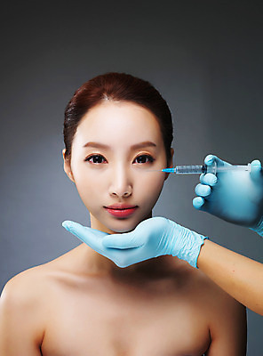 포토 JPG 스튜디오촬영 우먼라이프 라이프스타일 손 여자 모션 실내 주사기 한명 들기 사람 손짓 상반신 20대 성인 앞모습 신체부위 뷰티 한국인 변화 성형수술 수술장갑 과정 시술 의료성형뷰티 청년만 국내포토 1 뷰포인트 장갑 컨셉 의료기기 동양인 청년 내부 생활 수술 성인만 파일형식