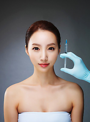 포토 JPG 스튜디오촬영 우먼라이프 라이프스타일 손 여자 모션 실내 주사기 한명 들기 사람 상반신 20대 성인 앞모습 신체부위 뷰티 한국인 변화 성형수술 수술장갑 과정 시술 의료성형뷰티 청년만 국내포토 1 뷰포인트 장갑 컨셉 의료기기 동양인 청년 내부 생활 수술 성인만 파일형식