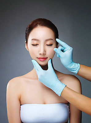 포토 JPG 스튜디오촬영 우먼라이프 라이프스타일 손 여자 모션 실내 한명 미소 사람 손짓 상반신 20대 성인 앞모습 신체부위 뷰티 눈감음 한국인 변화 성형수술 수술장갑 과정 시술 의료성형뷰티 청년만 국내포토 1 뷰포인트 장갑 컨셉 표정 동양인 청년 내부 생활 수술 성인만 파일형식