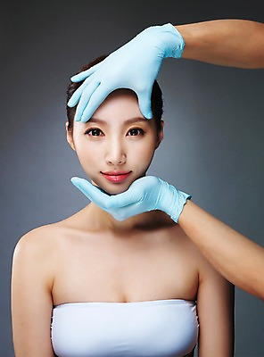 포토 JPG 스튜디오촬영 우먼라이프 라이프스타일 손 여자 모션 실내 한명 미소 사람 손짓 상반신 20대 성인 앞모습 신체부위 뷰티 한국인 변화 성형수술 수술장갑 과정 시술 의료성형뷰티 청년만 국내포토 1 뷰포인트 장갑 컨셉 표정 동양인 청년 내부 생활 수술 성인만 파일형식