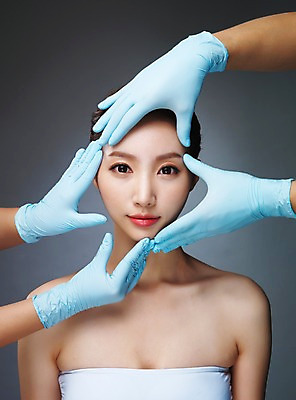 포토 JPG 스튜디오촬영 우먼라이프 라이프스타일 손 여자 모션 실내 한명 사람 손짓 상반신 20대 성인 앞모습 신체부위 뷰티 한국인 변화 성형수술 수술장갑 과정 시술 의료성형뷰티 청년만 국내포토 1 뷰포인트 장갑 컨셉 동양인 청년 내부 생활 수술 성인만 파일형식