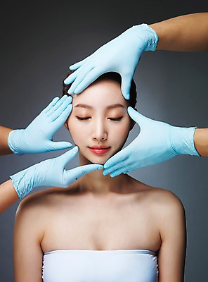 포토 JPG 스튜디오촬영 우먼라이프 라이프스타일 손 여자 모션 실내 한명 사람 손짓 상반신 20대 성인 앞모습 신체부위 뷰티 눈감음 한국인 변화 성형수술 수술장갑 과정 시술 의료성형뷰티 청년만 국내포토 1 뷰포인트 장갑 컨셉 동양인 청년 내부 생활 수술 성인만 파일형식