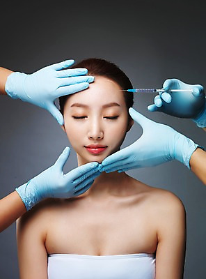 포토 JPG 스튜디오촬영 우먼라이프 라이프스타일 손 여자 모션 실내 주사기 한명 들기 사람 손짓 상반신 20대 성인 앞모습 신체부위 뷰티 눈감음 한국인 변화 성형수술 수술장갑 과정 시술 의료성형뷰티 청년만 국내포토 1 뷰포인트 장갑 컨셉 의료기기 동양인 청년 내부 생활 수술 성인만 파일형식