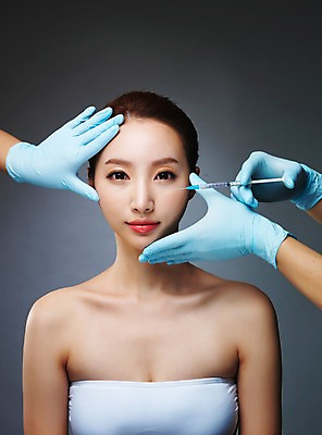 포토 JPG 스튜디오촬영 우먼라이프 라이프스타일 손 여자 모션 실내 주사기 한명 들기 사람 손짓 상반신 20대 성인 앞모습 신체부위 뷰티 한국인 변화 성형수술 수술장갑 과정 시술 의료성형뷰티 청년만 국내포토 1 뷰포인트 장갑 컨셉 의료기기 동양인 청년 내부 생활 수술 성인만 파일형식