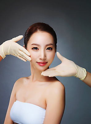 포토 JPG 스튜디오촬영 우먼라이프 라이프스타일 여자 모션 실내 한명 미소 사람 손짓 상반신 20대 성인 옆모습 뷰티 한국인 변화 성형수술 수술장갑 과정 의료성형뷰티 청년만 청년여자만 청년여자한명만 성인여자한명만 국내포토 1 뷰포인트 장갑 컨셉 표정 동양인 청년 내부 생활 수술 여자만 여자한명만 성인여자만 성인만 파일형식