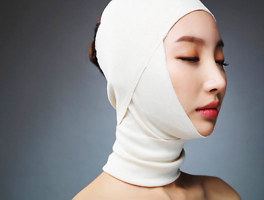 포토 JPG 스튜디오촬영 우먼라이프 라이프스타일 여자 모션 실내 한명 사람 상반신 20대 성인 뷰티 눈감음 한국인 수술 변화 성형수술 붕대 과정 의료성형뷰티 청년만 청년여자만 청년여자한명만 성인여자한명만 국내포토 1 컨셉 의학 동양인 청년 내부 생활 치료 여자만 여자한명만 성인여자만 성인만 파일형식