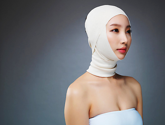 포토 JPG 스튜디오촬영 우먼라이프 라이프스타일 응시 여자 모션 실내 한명 사람 상반신 20대 성인 옆모습 뷰티 한국인 수술 변화 성형수술 붕대 과정 의료성형뷰티 청년만 청년여자만 청년여자한명만 성인여자한명만 국내포토 1 시선 뷰포인트 컨셉 의학 동양인 청년 내부 생활 치료 여자만 여자한명만 성인여자만 성인만 파일형식