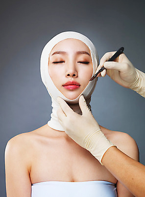 포토 JPG 스튜디오촬영 우먼라이프 라이프스타일 여자 모션 실내 한명 들기 사람 손짓 상반신 20대 성인 앞모습 뷰티 눈감음 한국인 수술 변화 성형수술 붕대 수술장갑 과정 메스 의료성형뷰티 청년만 청년여자만 청년여자한명만 성인여자한명만 국내포토 1 뷰포인트 장갑 컨셉 의학 동양인 청년 내부 생활 치료 수술도구 여자만 여자한명만 성인여자만 성인만 파일형식