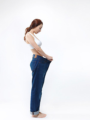 포토 JPG 스튜디오촬영 전신 우먼라이프 라이프스타일 응시 여자 다이어트 바지 모션 성공 실내 건강 한명 서기 사람 20대 성인 옆모습 운동복 뷰티 기쁨 한국인 변화 만족 의료성형뷰티 청년만 청년여자만 청년여자한명만 성인여자한명만 헐렁 국내포토 1 시선 옷 감정 뷰포인트 컨셉 하의 동양인 청년 내부 생활 여자만 여자한명만 성인여자만 성인만 파일형식