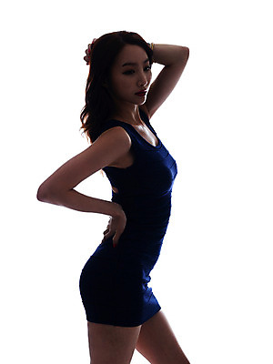 포토 JPG 스튜디오촬영 우먼라이프 라이프스타일 원피스 여자 실루엣 허리손 모션 실내 한명 서기 사람 상반신 20대 성인 옆모습 뷰티 섹시 한국인 우아함 역광 의료성형뷰티 청년만 청년여자만 청년여자한명만 성인여자한명만 국내포토 1 옷 뷰포인트 포즈 컨셉 촬영기법 동양인 청년 내부 생활 여자만 여자한명만 성인여자만 성인만 파일형식