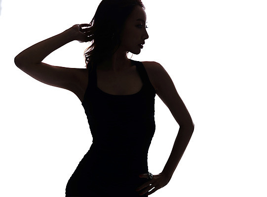 포토 JPG 스튜디오촬영 우먼라이프 라이프스타일 원피스 여자 실루엣 허리손 모션 실내 한명 서기 사람 손짓 상반신 20대 성인 앞모습 뷰티 섹시 한국인 우아함 역광 의료성형뷰티 청년만 청년여자만 청년여자한명만 성인여자한명만 국내포토 1 옷 뷰포인트 포즈 컨셉 촬영기법 동양인 청년 내부 생활 여자만 여자한명만 성인여자만 성인만 파일형식