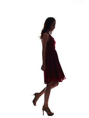 포토 JPG 스튜디오촬영 전신 우먼라이프 라이프스타일 원피스 여자 실루엣 모션 실내 한명 서기 사람 동양인 20대 성인 옆모습 뷰티 섹시 한국인 우아함 역광 의료성형뷰티 여자만 여자한명만 성인여자만 청년만 청년여자만 성인한명만 청년여자한명만 성인여자한명만 성인만 국내포토 1 옷 뷰포인트 컨셉 촬영기법 인종 청년 내부 생활 파일형식