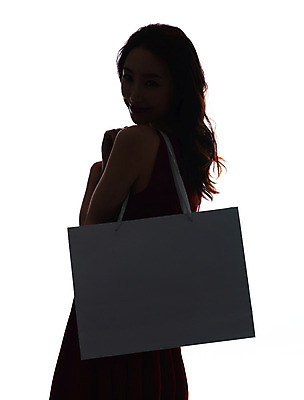 포토 JPG 스튜디오촬영 우먼라이프 라이프스타일 원피스 여자 실루엣 모션 실내 한명 서기 들기 사람 상반신 20대 성인 뒷모습 쇼핑 뷰티 쇼핑백 섹시 한국인 뒤돌아보기 우아함 역광 의료성형뷰티 청년만 청년여자만 청년여자한명만 성인여자한명만 국내포토 1 옷 뷰포인트 컨셉 가방 촬영기법 동양인 청년 내부 생활 여자만 여자한명만 성인여자만 성인만 파일형식