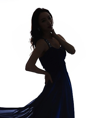 포토 JPG 스튜디오촬영 우먼라이프 라이프스타일 드레스 여자 실루엣 허리손 모션 실내 한명 서기 사람 손짓 상반신 20대 성인 옆모습 뷰티 섹시 한국인 우아함 역광 의료성형뷰티 청년만 청년여자만 청년여자한명만 성인여자한명만 국내포토 1 옷 뷰포인트 포즈 컨셉 촬영기법 동양인 청년 내부 생활 여자만 여자한명만 성인여자만 성인만 파일형식