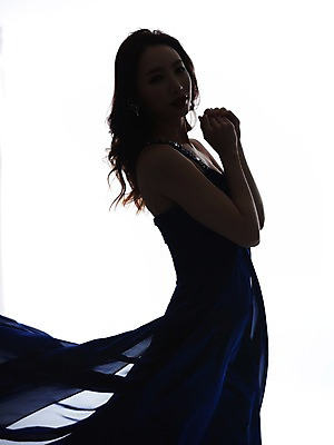 포토 JPG 스튜디오촬영 우먼라이프 라이프스타일 드레스 여자 실루엣 모션 실내 한명 서기 사람 손짓 상반신 20대 성인 옆모습 뷰티 섹시 한국인 우아함 역광 의료성형뷰티 청년만 청년여자만 청년여자한명만 성인여자한명만 국내포토 1 옷 뷰포인트 컨셉 촬영기법 동양인 청년 내부 생활 여자만 여자한명만 성인여자만 성인만 파일형식