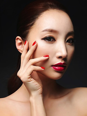 포토 JPG 스튜디오촬영 우먼라이프 라이프스타일 여자 모션 실내 표정 한명 사람 손짓 상반신 20대 성인 앞모습 뷰티 섹시 한국인 매끈함 의료성형뷰티 청년만 청년여자만 청년여자한명만 성인여자한명만 국내포토 1 뷰포인트 컨셉 동양인 청년 내부 생활 감각 여자만 여자한명만 성인여자만 성인만 파일형식