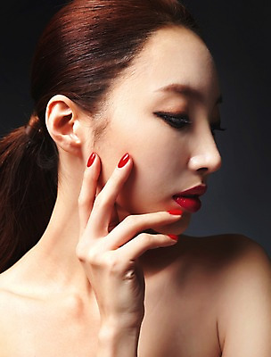 포토 JPG 스튜디오촬영 우먼라이프 라이프스타일 여자 모션 실내 표정 한명 사람 손짓 상반신 20대 성인 앞모습 뷰티 섹시 한국인 매끈함 의료성형뷰티 청년만 청년여자만 청년여자한명만 성인여자한명만 국내포토 1 뷰포인트 컨셉 동양인 청년 내부 생활 감각 여자만 여자한명만 성인여자만 성인만 파일형식