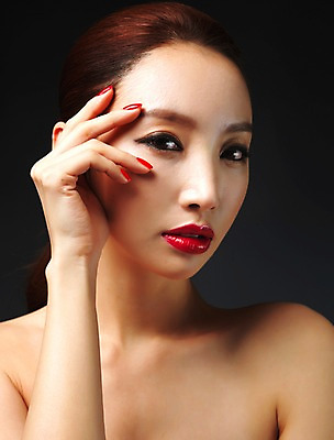 포토 JPG 스튜디오촬영 우먼라이프 라이프스타일 여자 모션 실내 표정 한명 서기 사람 손짓 상반신 20대 성인 앞모습 뷰티 섹시 한국인 매끈함 의료성형뷰티 청년만 청년여자만 청년여자한명만 성인여자한명만 국내포토 1 뷰포인트 컨셉 동양인 청년 내부 생활 감각 여자만 여자한명만 성인여자만 성인만 파일형식