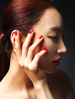 포토 JPG 스튜디오촬영 우먼라이프 라이프스타일 여자 모션 실내 표정 한명 사람 손짓 상반신 20대 성인 옆모습 뷰티 섹시 눈감음 한국인 매끈함 의료성형뷰티 청년만 청년여자만 청년여자한명만 성인여자한명만 국내포토 1 뷰포인트 컨셉 동양인 청년 내부 생활 감각 여자만 여자한명만 성인여자만 성인만 파일형식