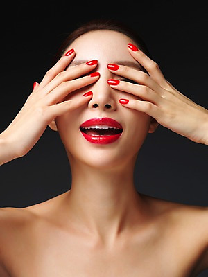 포토 JPG 스튜디오촬영 우먼라이프 라이프스타일 여자 모션 실내 표정 입벌림 한명 사람 손짓 상반신 20대 성인 앞모습 뷰티 섹시 한국인 가림 매끈함 의료성형뷰티 청년만 청년여자만 청년여자한명만 성인여자한명만 국내포토 1 뷰포인트 컨셉 동양인 청년 내부 생활 감각 여자만 여자한명만 성인여자만 성인만 파일형식