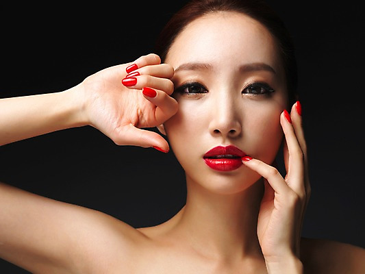 포토 JPG 스튜디오촬영 우먼라이프 라이프스타일 여자 모션 실내 표정 한명 서기 사람 손짓 상반신 20대 성인 앞모습 뷰티 섹시 한국인 매끈함 의료성형뷰티 청년만 청년여자만 청년여자한명만 성인여자한명만 국내포토 1 뷰포인트 컨셉 동양인 청년 내부 생활 감각 여자만 여자한명만 성인여자만 성인만 파일형식