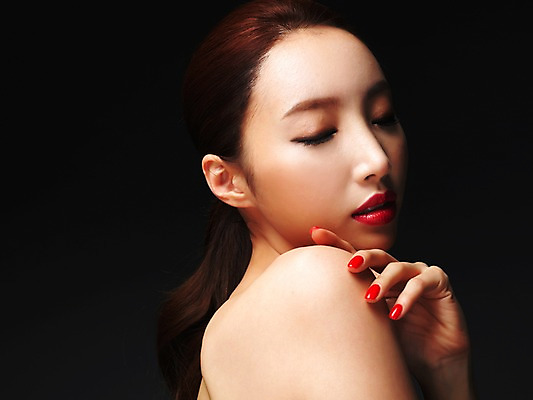 포토 JPG 스튜디오촬영 우먼라이프 라이프스타일 여자 모션 실내 표정 한명 사람 손짓 상반신 20대 성인 옆모습 뷰티 섹시 눈감음 한국인 매끈함 의료성형뷰티 청년만 청년여자만 청년여자한명만 성인여자한명만 국내포토 1 뷰포인트 컨셉 동양인 청년 내부 생활 감각 여자만 여자한명만 성인여자만 성인만 파일형식