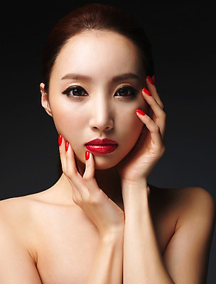 포토 JPG 스튜디오촬영 우먼라이프 라이프스타일 여자 모션 실내 표정 한명 사람 손짓 상반신 20대 성인 앞모습 뷰티 섹시 한국인 매끈함 의료성형뷰티 청년만 청년여자만 청년여자한명만 성인여자한명만 국내포토 1 뷰포인트 컨셉 동양인 청년 내부 생활 감각 여자만 여자한명만 성인여자만 성인만 파일형식