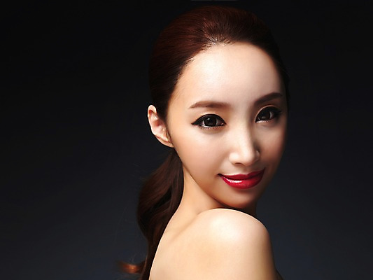 포토 JPG 스튜디오촬영 우먼라이프 라이프스타일 여자 모션 실내 표정 한명 미소 사람 상반신 20대 성인 옆모습 뷰티 섹시 한국인 매끈함 의료성형뷰티 청년만 청년여자만 청년여자한명만 성인여자한명만 국내포토 1 뷰포인트 컨셉 동양인 청년 내부 생활 감각 여자만 여자한명만 성인여자만 성인만 파일형식