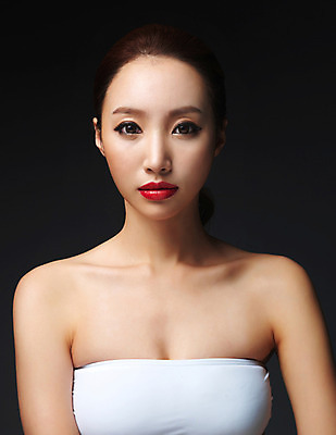 포토 JPG 스튜디오촬영 우먼라이프 라이프스타일 여자 모션 실내 무표정 표정 한명 사람 상반신 20대 성인 앞모습 뷰티 섹시 한국인 매끈함 의료성형뷰티 청년만 청년여자만 청년여자한명만 성인여자한명만 국내포토 1 감정 뷰포인트 컨셉 동양인 청년 내부 생활 감각 여자만 여자한명만 성인여자만 성인만 파일형식