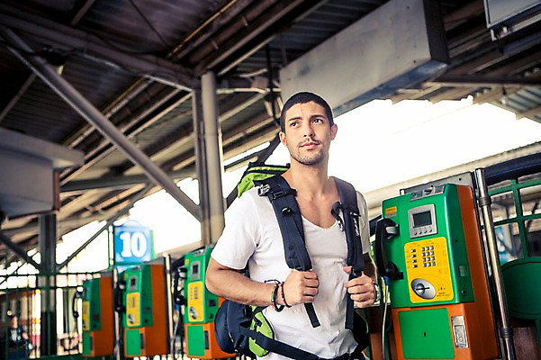 포토 JPG 주간 서양인 외국인 라이프스타일 응시 남자 여유 맨라이프 해외여행 여행 배낭 태국 2014년태국 한명 서기 사람 상반신 20대 성인 야외 앞모습 청춘 기다림 배낭여행 공중전화 방콕 청년만 청년남자만 청년남자한명만 성인남자한명만 국내포토 자연요소 해외기획촬영 1 해외 시선 감정 아시아 뷰포인트 컨셉 가방 모션 인종 청년 생활 전화기 남자만 남자한명만 성인남자만 성인만 파일형식