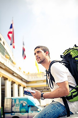 포토 JPG 주간 서양인 외국인 라이프스타일 응시 남자 여유 맨라이프 해외여행 여행 배낭 태국 2014년태국 한명 들기 사람 앉기 상반신 20대 성인 야외 옆모습 청춘 가이드북 배낭여행 방콕 청년만 청년남자만 청년남자한명만 성인남자한명만 국내포토 자연요소 해외기획촬영 1 해외 시선 감정 아시아 뷰포인트 컨셉 가방 모션 인종 청년 생활 남자만 남자한명만 성인남자만 성인만 파일형식