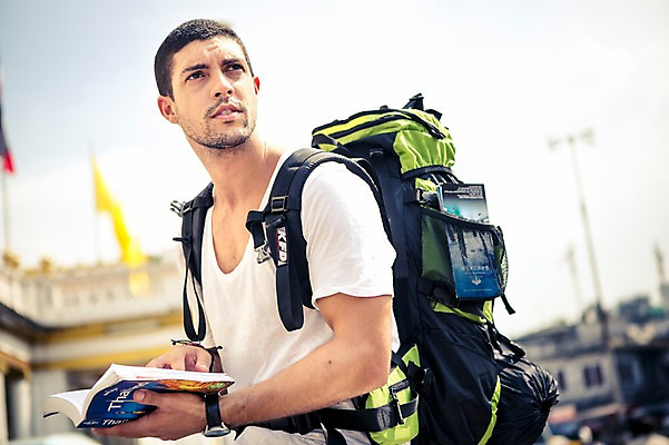포토 JPG 주간 서양인 외국인 라이프스타일 응시 남자 여유 맨라이프 해외여행 여행 배낭 태국 2014년태국 한명 들기 사람 앉기 상반신 20대 성인 야외 앞모습 청춘 가이드북 배낭여행 방콕 청년만 청년남자만 청년남자한명만 성인남자한명만 국내포토 자연요소 해외기획촬영 1 해외 시선 감정 아시아 뷰포인트 컨셉 가방 모션 인종 청년 생활 남자만 남자한명만 성인남자만 성인만 파일형식
