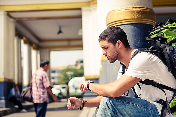 포토 JPG 주간 서양인 외국인 라이프스타일 응시 남자 여유 맨라이프 해외여행 여행 배낭 태국 휴식 2014년태국 사람 앉기 상반신 20대 성인 야외 두명 옆모습 청춘 배낭여행 방콕 성인남자만 청년만 청년남자만 국내포토 자연요소 해외기획촬영 해외 시선 감정 아시아 뷰포인트 컨셉 가방 모션 인종 청년 생활 남자만 성인만 파일형식