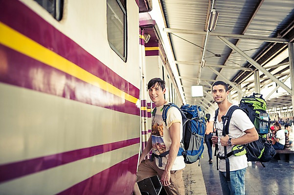 포토 JPG 주간 서양인 외국인 라이프스타일 남자 맨라이프 해외여행 여행 이동 배낭 태국 2014년태국 서기 사람 상반신 20대 성인 야외 두명 옆모습 친구 청춘 기차 배낭여행 방콕 기차역 성인남자만 청년만 청년남자만 국내포토 자연요소 해외기획촬영 해외 아시아 육상교통 뷰포인트 컨셉 가방 관계 모션 대중교통 인종 청년 생활 역 남자만 성인만 파일형식