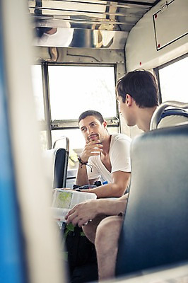 포토 JPG 주간 서양인 외국인 라이프스타일 남자 맨라이프 해외여행 여행 이동 태국 버스 대화 2014년태국 들기 사람 앉기 손짓 상반신 20대 성인 야외 두명 옆모습 친구 청춘 가이드북 배낭여행 방콕 성인남자만 청년만 청년남자만 국내포토 자연요소 해외기획촬영 해외 아시아 육상교통 뷰포인트 컨셉 관계 모션 대중교통 말하기 인종 청년 생활 남자만 성인만 파일형식