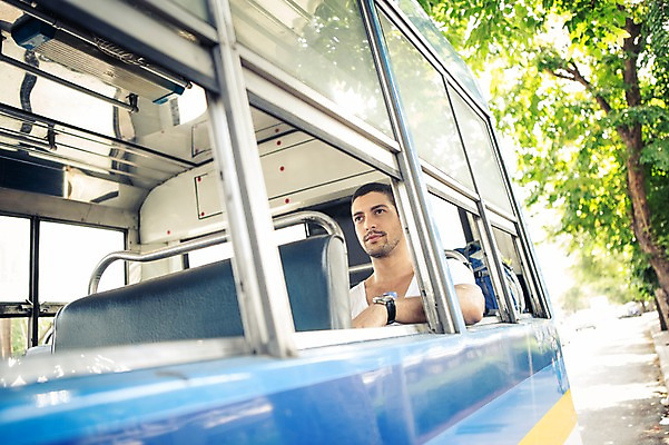 포토 JPG 주간 서양인 외국인 라이프스타일 응시 남자 맨라이프 해외여행 여행 이동 창문 태국 버스 2014년태국 한명 사람 앉기 상반신 20대 성인 야외 앞모습 청춘 배낭여행 방콕 청년만 청년남자만 청년남자한명만 성인남자한명만 국내포토 자연요소 해외기획촬영 1 해외 시선 아시아 육상교통 뷰포인트 컨셉 모션 대중교통 인종 청년 생활 남자만 남자한명만 성인남자만 성인만 파일형식