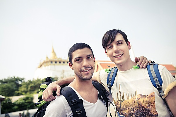 포토 JPG 주간 서양인 외국인 라이프스타일 남자 여유 맨라이프 해외여행 여행 가방 태국 어깨동무 함께함 2014년태국 서기 미소 사람 상반신 20대 성인 야외 두명 앞모습 친구 청춘 우정 배낭여행 방콕 성인남자만 청년만 청년남자만 국내포토 자연요소 해외기획촬영 해외 잡화 감정 아시아 뷰포인트 포즈 컨셉 관계 모션 표정 인종 청년 생활 남자만 성인만 파일형식