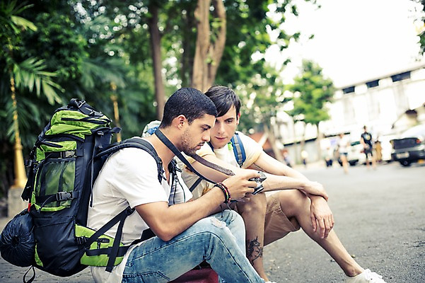 포토 JPG 주간 서양인 외국인 나무 라이프스타일 응시 남자 여유 맨라이프 해외여행 여행 배낭 태국 휴식 거리 함께함 2014년태국 들기 사람 앉기 상반신 20대 성인 야외 두명 옆모습 친구 청춘 카메라 우정 배낭여행 방콕 성인남자만 청년만 청년남자만 국내포토 자연요소 식물 해외기획촬영 해외 시선 감정 아시아 뷰포인트 컨셉 가방 관계 모션 인종 청년 생활 전자제품 남자만 성인만 파일형식