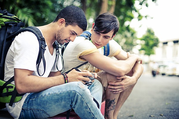 포토 JPG 주간 서양인 외국인 라이프스타일 응시 남자 여유 맨라이프 해외여행 여행 배낭 태국 휴식 거리 함께함 2014년태국 들기 사람 앉기 상반신 20대 성인 야외 두명 옆모습 친구 청춘 카메라 우정 배낭여행 방콕 성인남자만 청년만 청년남자만 국내포토 자연요소 해외기획촬영 해외 시선 감정 아시아 뷰포인트 컨셉 가방 관계 모션 인종 청년 생활 전자제품 남자만 성인만 파일형식