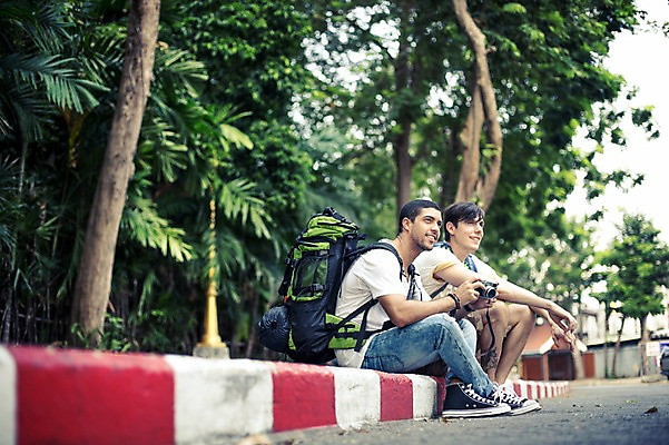 포토 JPG 주간 전신 서양인 외국인 나무 라이프스타일 응시 남자 여유 맨라이프 해외여행 여행 배낭 태국 휴식 거리 함께함 2014년태국 들기 사람 앉기 20대 성인 야외 두명 친구 청춘 카메라 우정 배낭여행 방콕 성인남자만 청년만 청년남자만 국내포토 자연요소 식물 해외기획촬영 해외 시선 감정 아시아 컨셉 가방 관계 모션 인종 청년 생활 전자제품 남자만 성인만 파일형식
