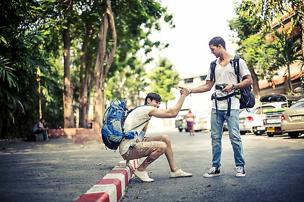 포토 JPG 주간 전신 서양인 외국인 나무 라이프스타일 남자 여유 맨라이프 해외여행 여행 배낭 태국 휴식 거리 함께함 2014년태국 서기 들기 사람 20대 성인 야외 두명 옆모습 친구 청춘 카메라 손잡기 우정 배낭여행 방콕 성인남자만 청년만 청년남자만 일어나기 국내포토 자연요소 식물 해외기획촬영 해외 감정 아시아 뷰포인트 컨셉 가방 관계 모션 인종 청년 생활 전자제품 남자만 성인만 파일형식