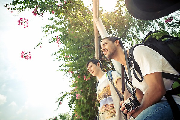 포토 JPG 주간 서양인 외국인 라이프스타일 응시 남자 꽃 여유 로우앵글 맨라이프 해외여행 여행 배낭 태국 함께함 2014년태국 들기 사람 상반신 20대 성인 야외 두명 옆모습 친구 청춘 햇빛 카메라 우정 배낭여행 방콕 성인남자만 청년만 청년남자만 국내포토 자연요소 식물 해외기획촬영 해외 시선 감정 아시아 뷰포인트 컨셉 가방 관계 모션 인종 청년 생활 전자제품 태양 남자만 성인만 파일형식
