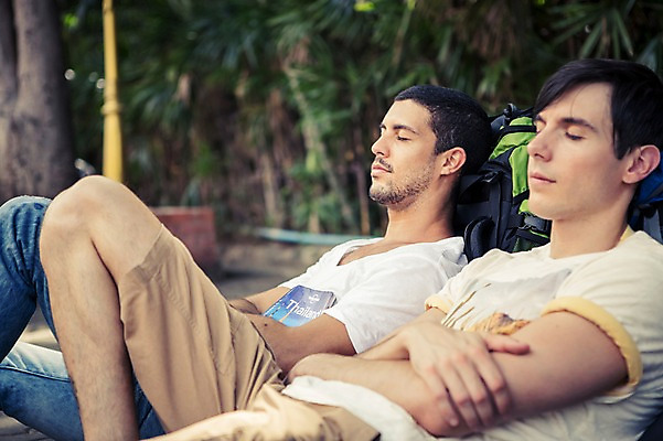 포토 JPG 주간 서양인 외국인 라이프스타일 남자 여유 맨라이프 해외여행 여행 배낭 태국 휴식 함께함 2014년태국 들기 사람 상반신 20대 성인 야외 두명 친구 청춘 눕기 눈감음 기댐 우정 가이드북 배낭여행 방콕 성인남자만 청년만 청년남자만 국내포토 자연요소 해외기획촬영 해외 감정 아시아 컨셉 가방 관계 모션 인종 청년 생활 남자만 성인만 파일형식